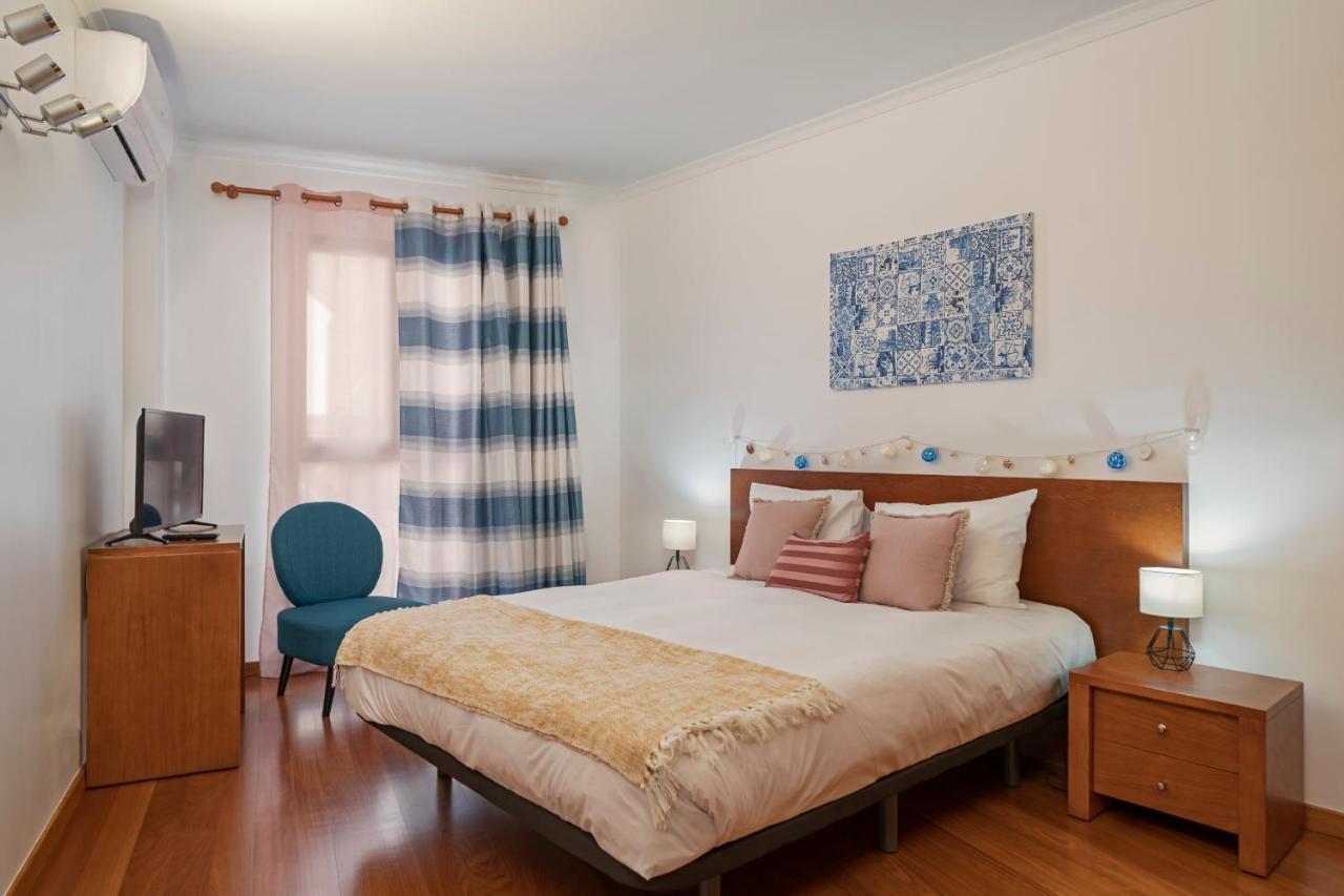 Lobo Marinho By An Island Apartment